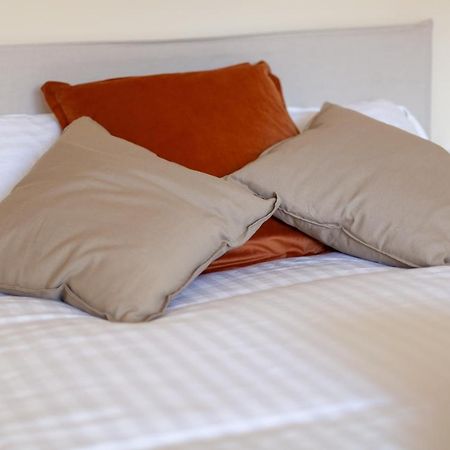 Lovely Studio Flat In Wimbledon W/ Free Parking Лондон Екстер'єр фото