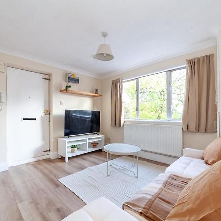 Lovely Studio Flat In Wimbledon W/ Free Parking Лондон Екстер'єр фото