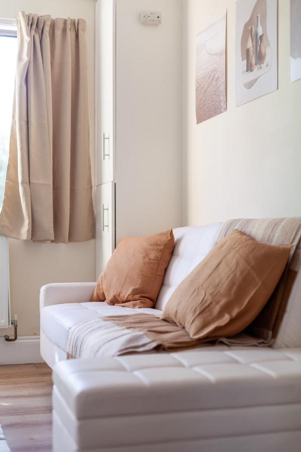 Lovely Studio Flat In Wimbledon W/ Free Parking Лондон Екстер'єр фото