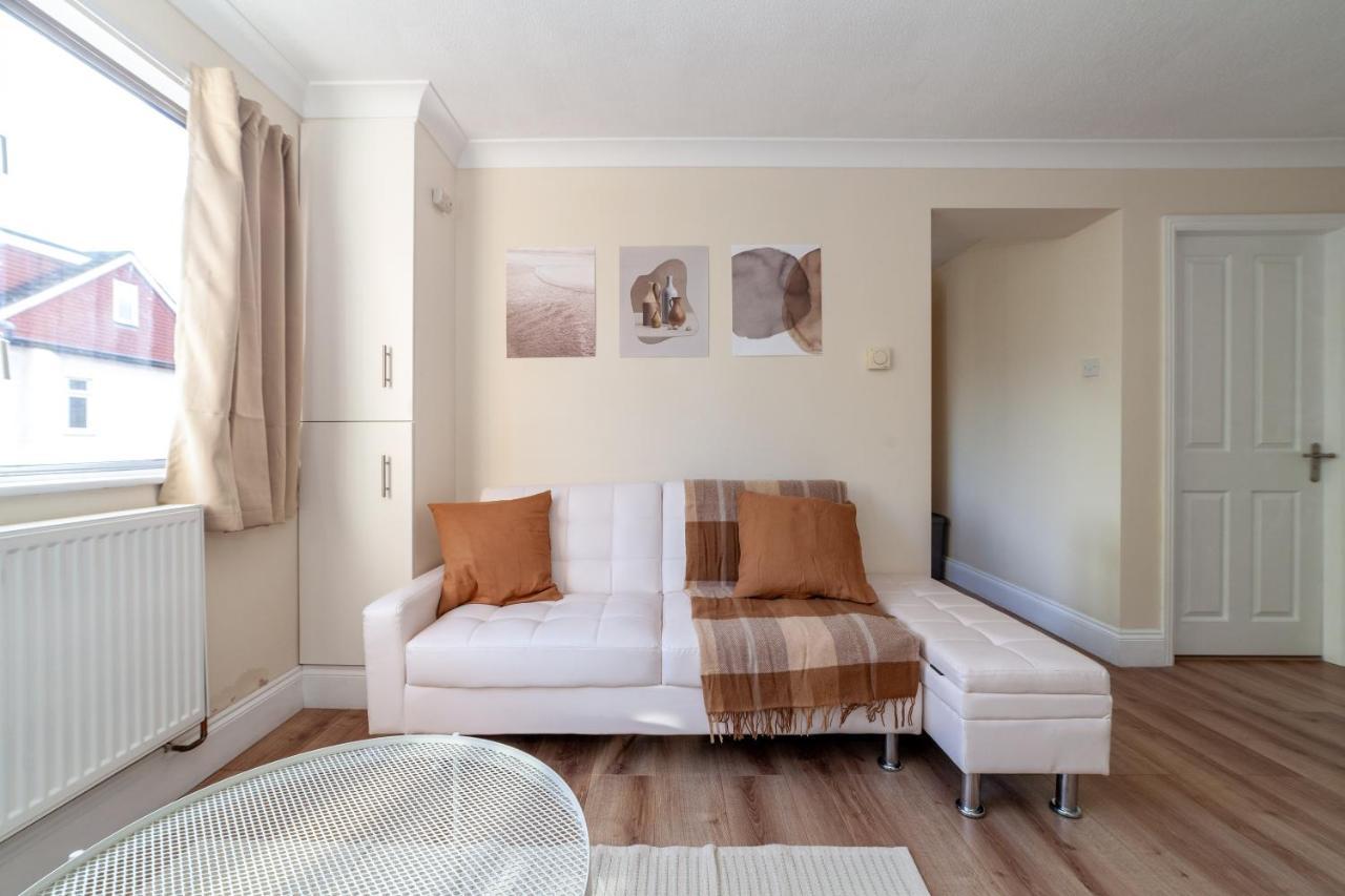 Lovely Studio Flat In Wimbledon W/ Free Parking Лондон Екстер'єр фото