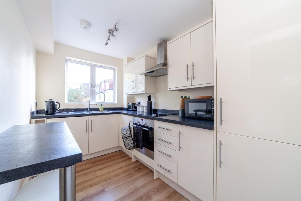 Lovely Studio Flat In Wimbledon W/ Free Parking Лондон Екстер'єр фото