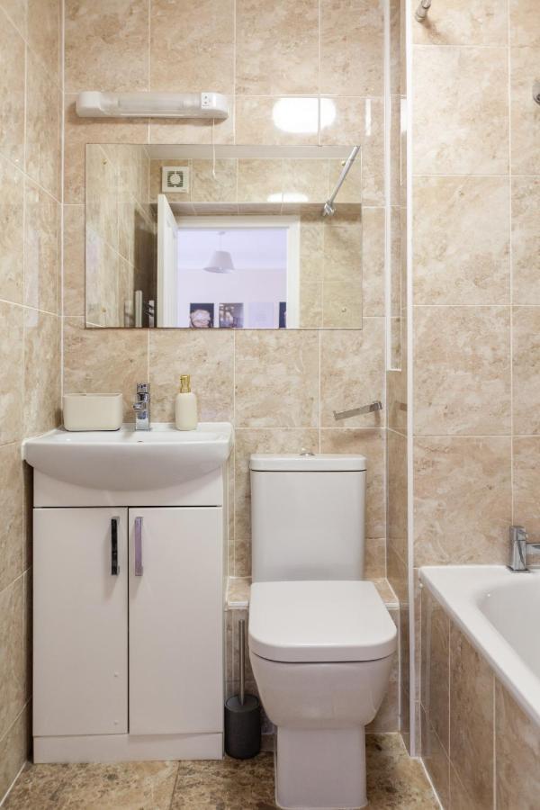 Lovely Studio Flat In Wimbledon W/ Free Parking Лондон Екстер'єр фото