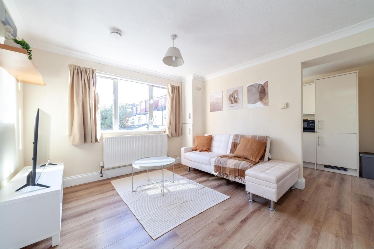 Lovely Studio Flat In Wimbledon W/ Free Parking Лондон Екстер'єр фото