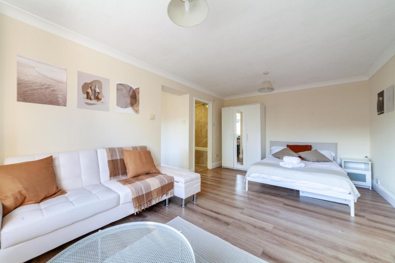 Lovely Studio Flat In Wimbledon W/ Free Parking Лондон Екстер'єр фото