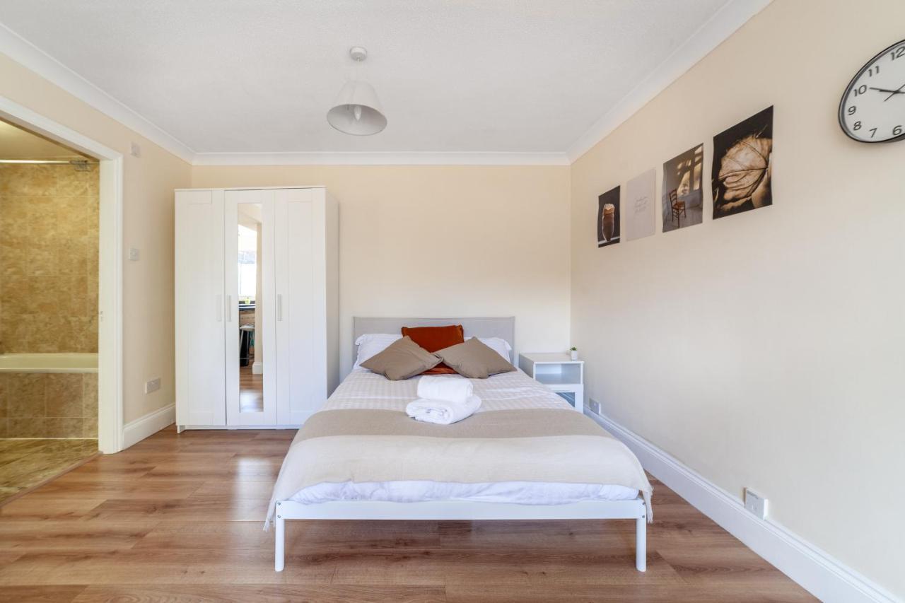 Lovely Studio Flat In Wimbledon W/ Free Parking Лондон Екстер'єр фото