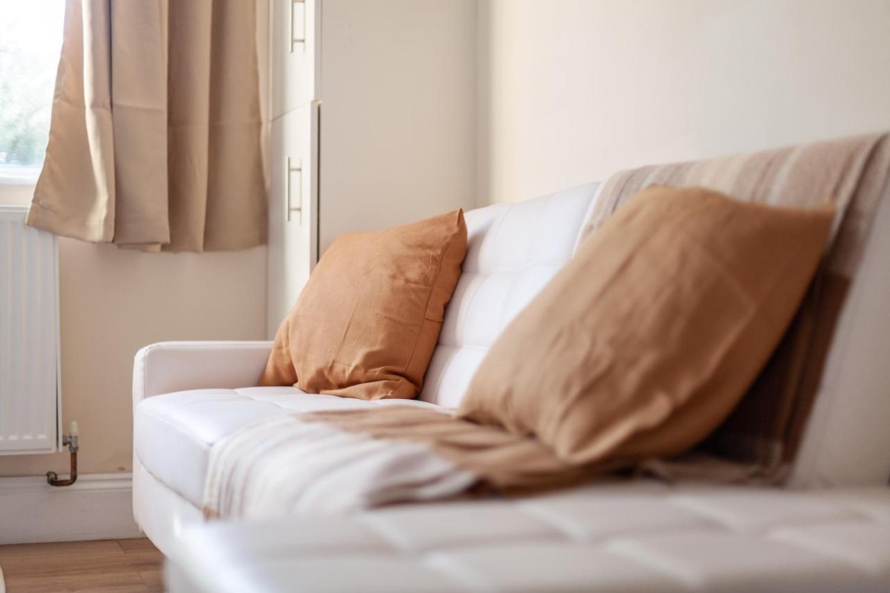 Lovely Studio Flat In Wimbledon W/ Free Parking Лондон Екстер'єр фото
